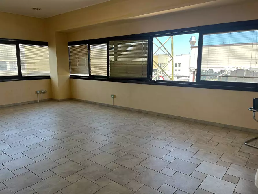 Immagine 1 di Ufficio in affitto  in Via Fabio Filzi 25 a Livorno