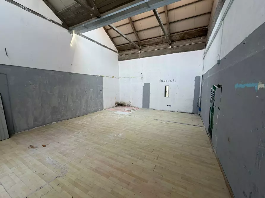 Immagine 1 di Attività commerciale in affitto  in Via Andrea Pisano 1 a Pisa