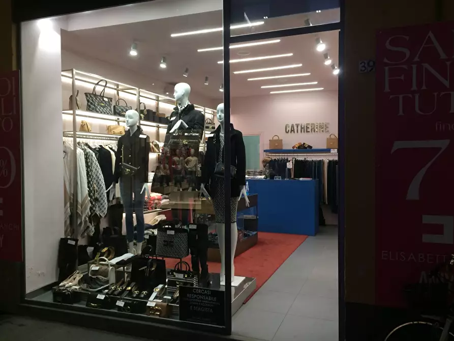 Immagine 1 di Attività commerciale in affitto  in Corso Italia a Pisa