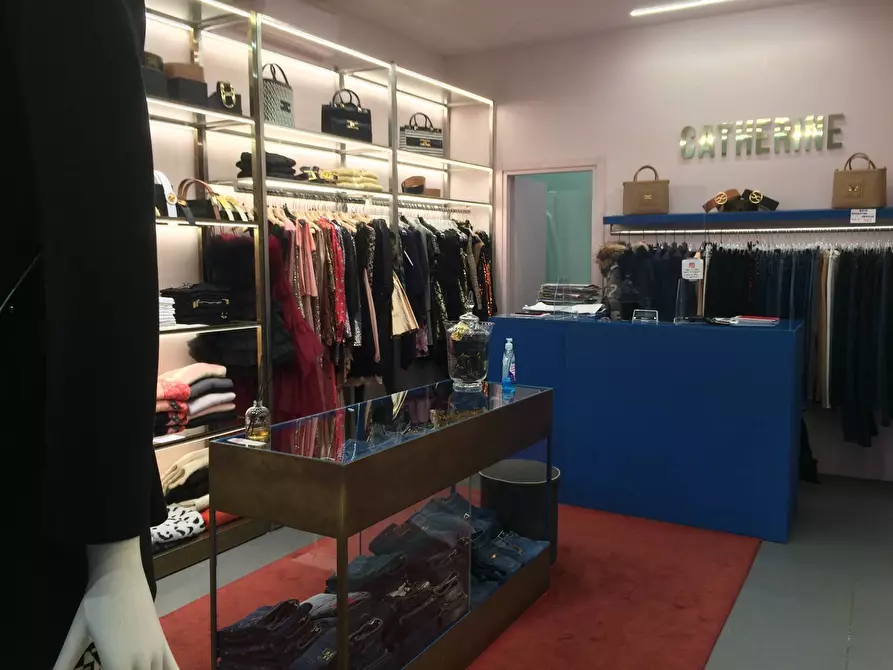 Immagine 3 di Attività commerciale in affitto  in Corso Italia a Pisa