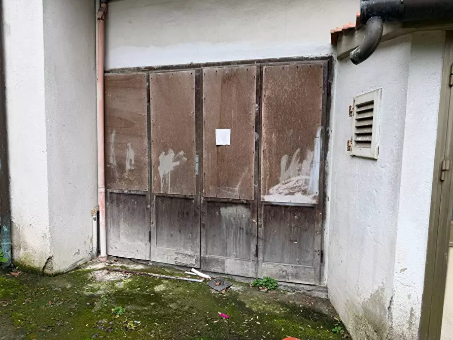 Immagine 10 di Box auto in vendita  in Via Santa Maria 1 a Pisa