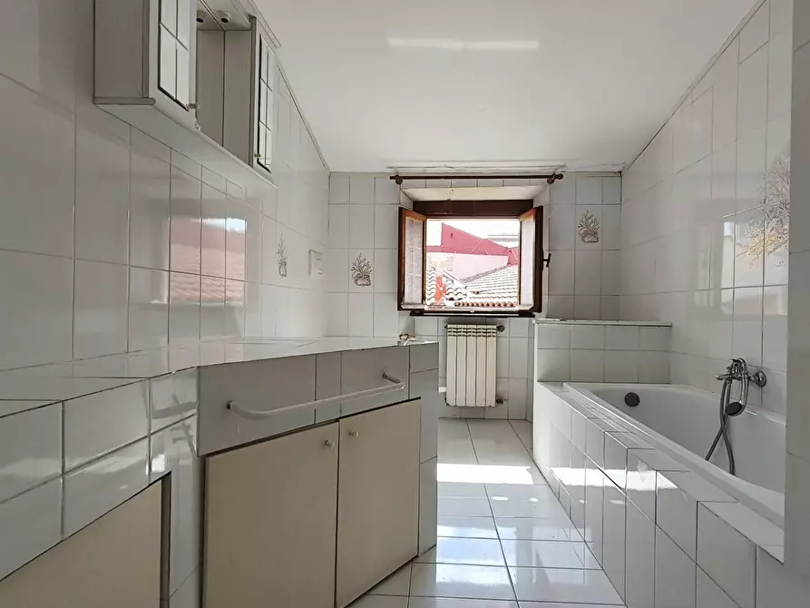 Immagine 9 di Appartamento in vendita  in via Bassa 10 a Livorno