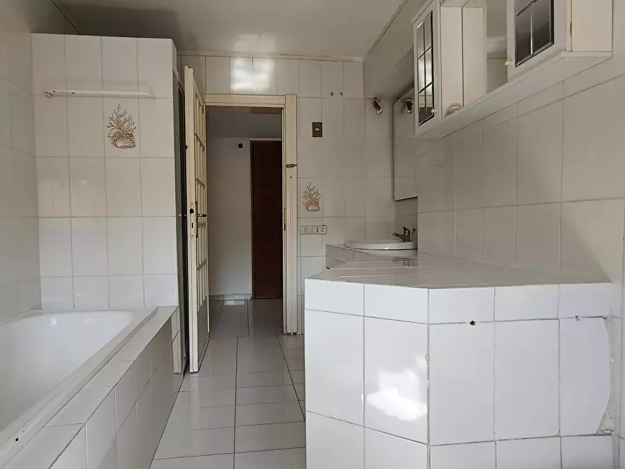 Immagine 10 di Appartamento in vendita  in via Bassa 10 a Livorno