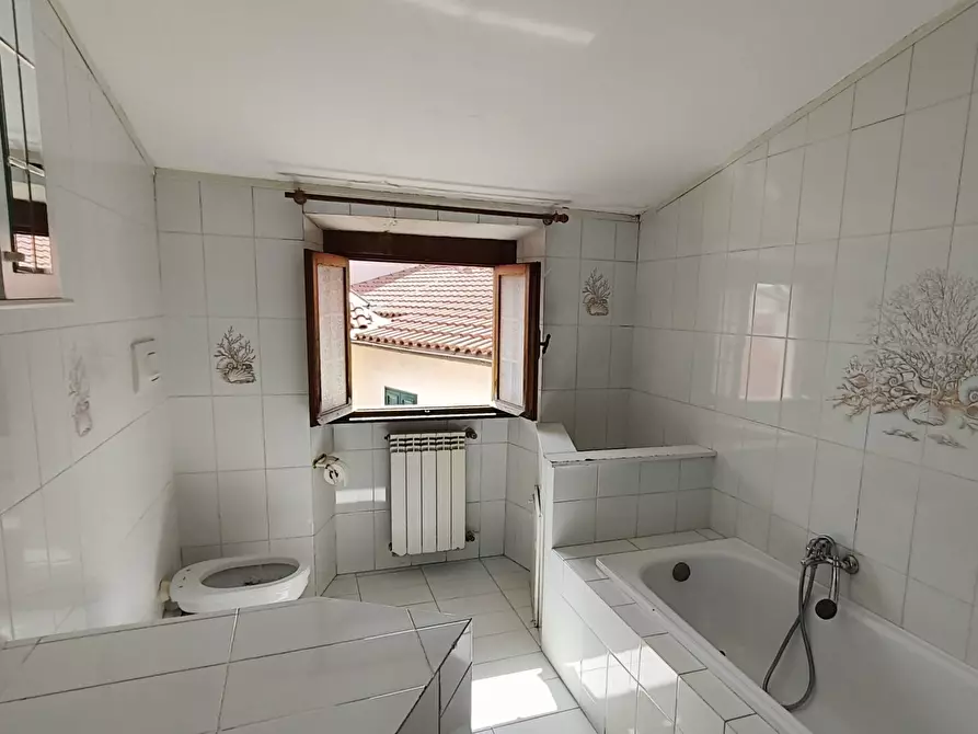 Immagine 11 di Appartamento in vendita  in via Bassa 10 a Livorno