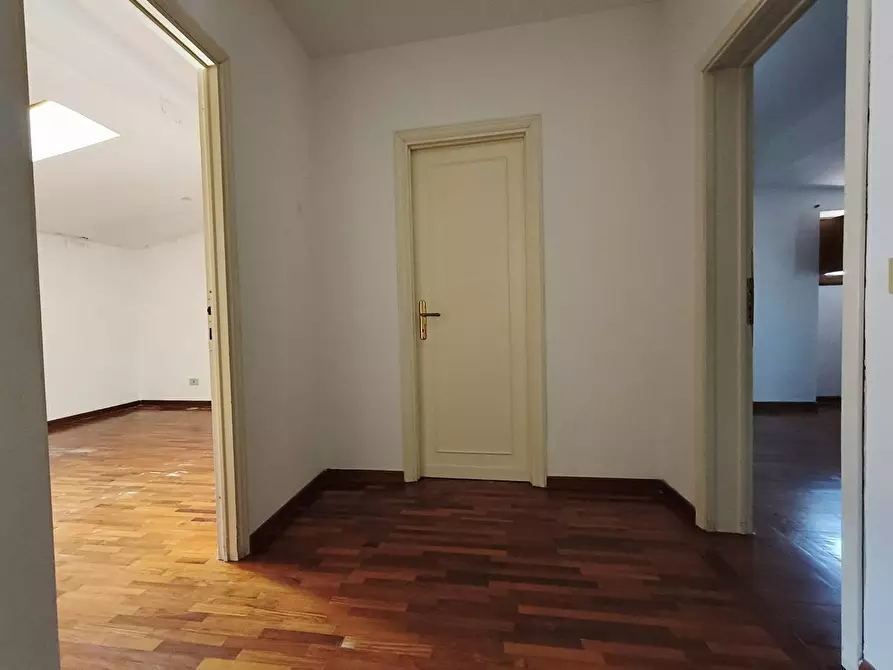 Immagine 13 di Appartamento in vendita  in via Bassa 10 a Livorno