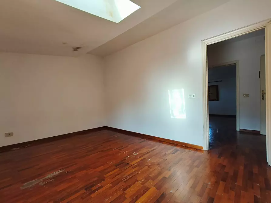 Immagine 15 di Appartamento in vendita  in via Bassa 10 a Livorno