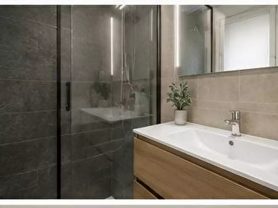 Immagine 1 di Appartamento in vendita  in Viale Francesco Bonaini 10 a Pisa