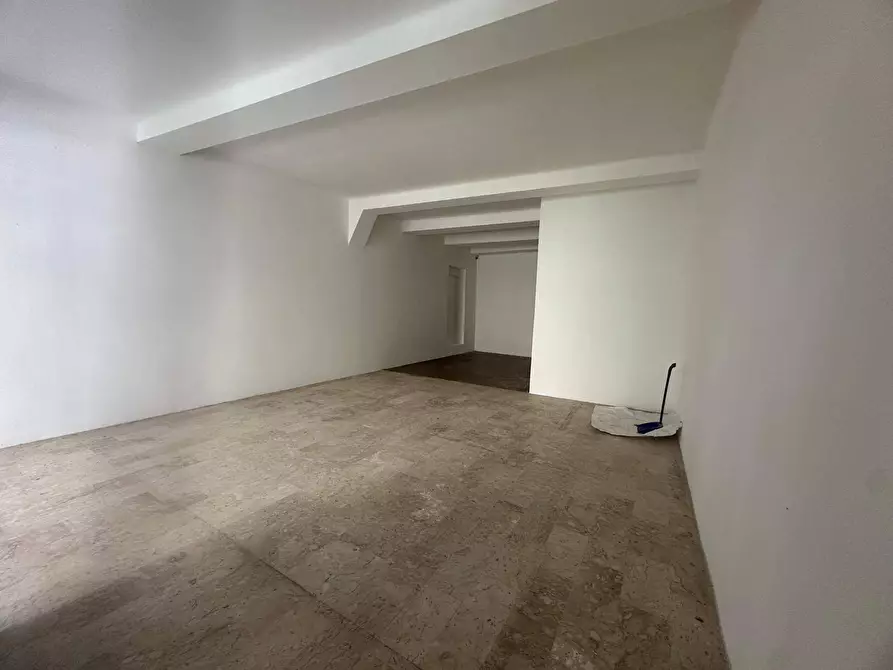 Immagine 2 di Attività commerciale in affitto  in VIA SANTA CROCE 29 a Lucca