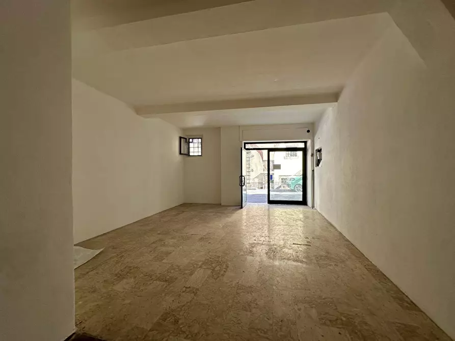 Immagine 4 di Attività commerciale in affitto  in VIA SANTA CROCE 29 a Lucca