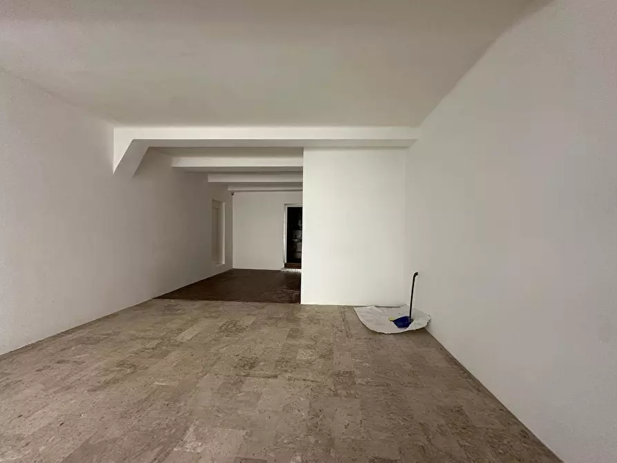 Immagine 5 di Attività commerciale in affitto  in VIA SANTA CROCE 29 a Lucca