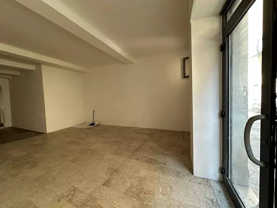 Immagine 8 di Attività commerciale in affitto  in VIA SANTA CROCE 29 a Lucca