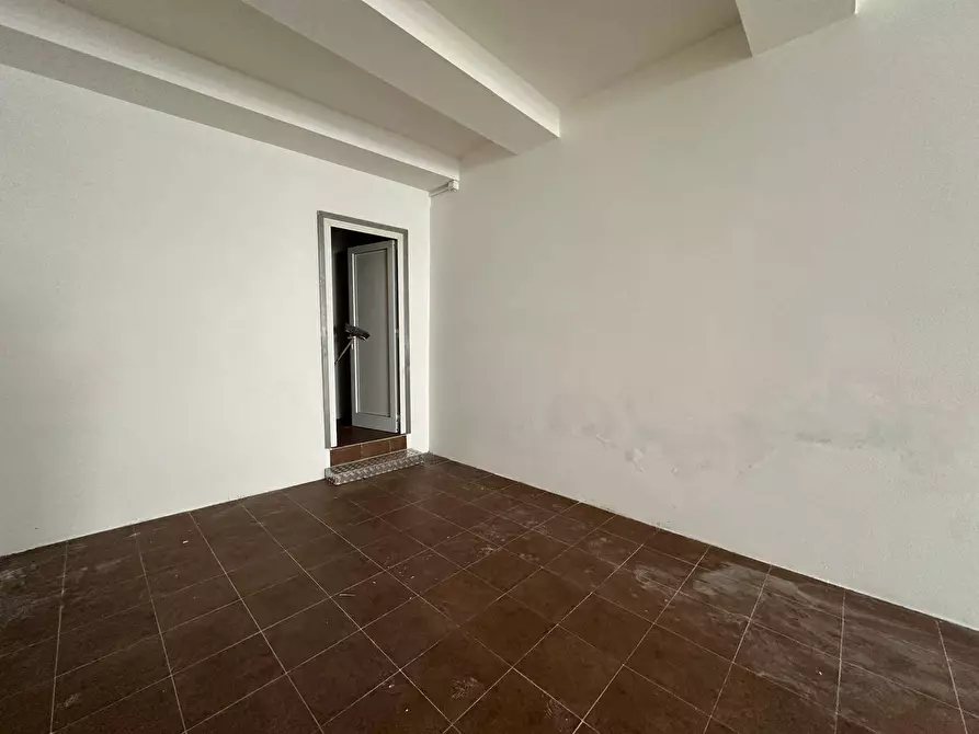 Immagine 9 di Attività commerciale in affitto  in VIA SANTA CROCE 29 a Lucca