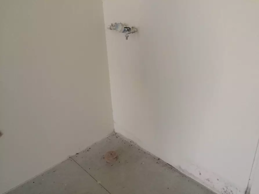Immagine 2 di Magazzino in vendita  in via forti 15 a Pisa