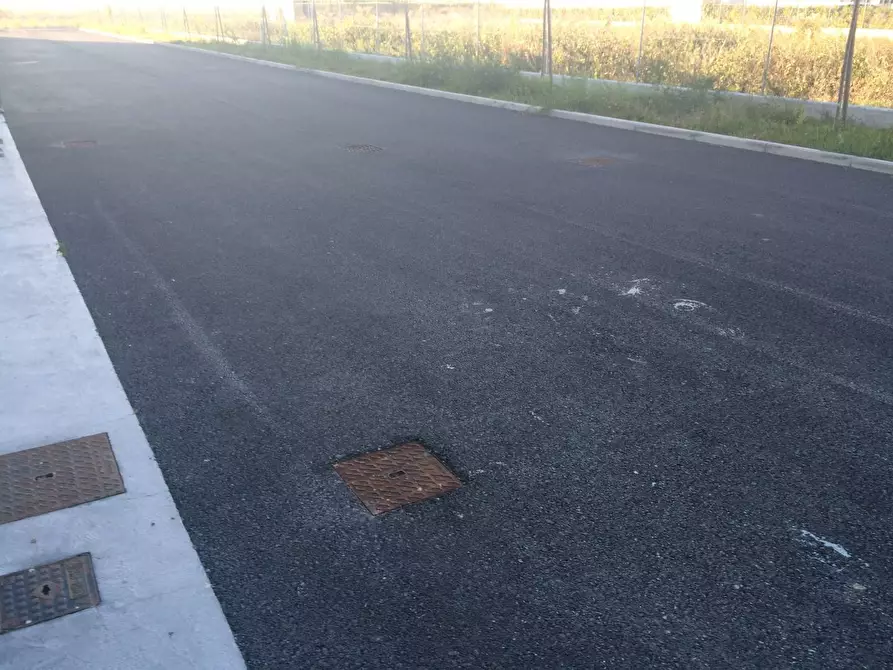 Immagine 6 di Magazzino in vendita  in via forti 15 a Pisa