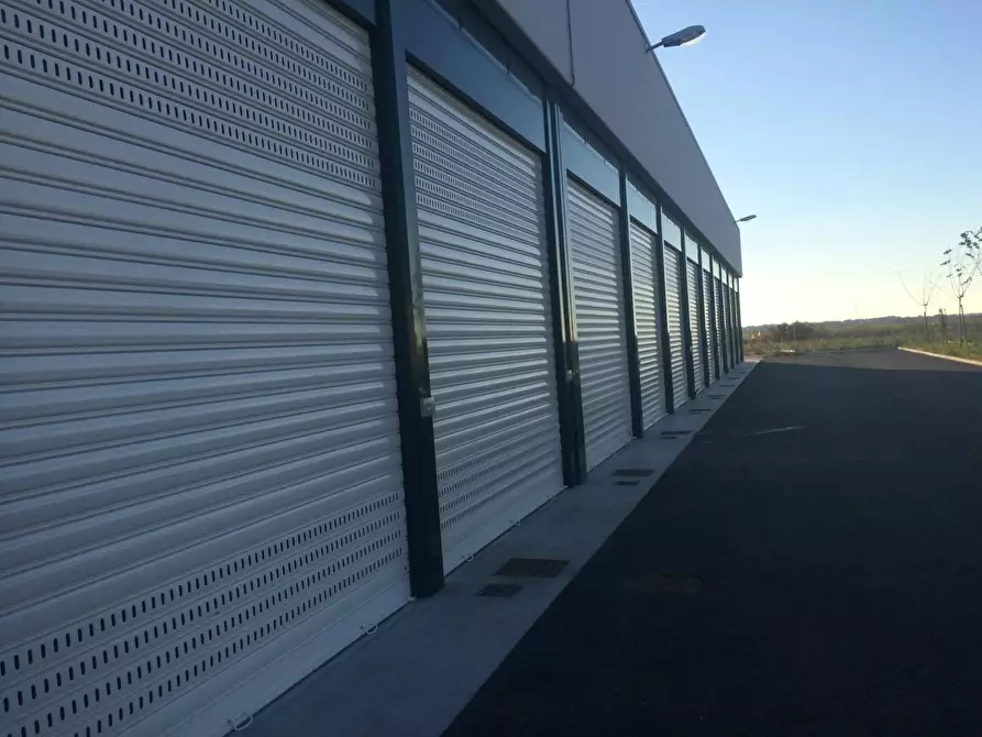 Immagine 11 di Magazzino in vendita  in Via forti 1 a Pisa