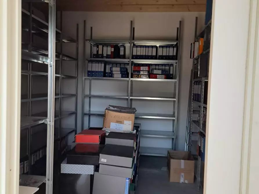 Immagine 2 di Magazzino in vendita  in Via forti 1 a Pisa