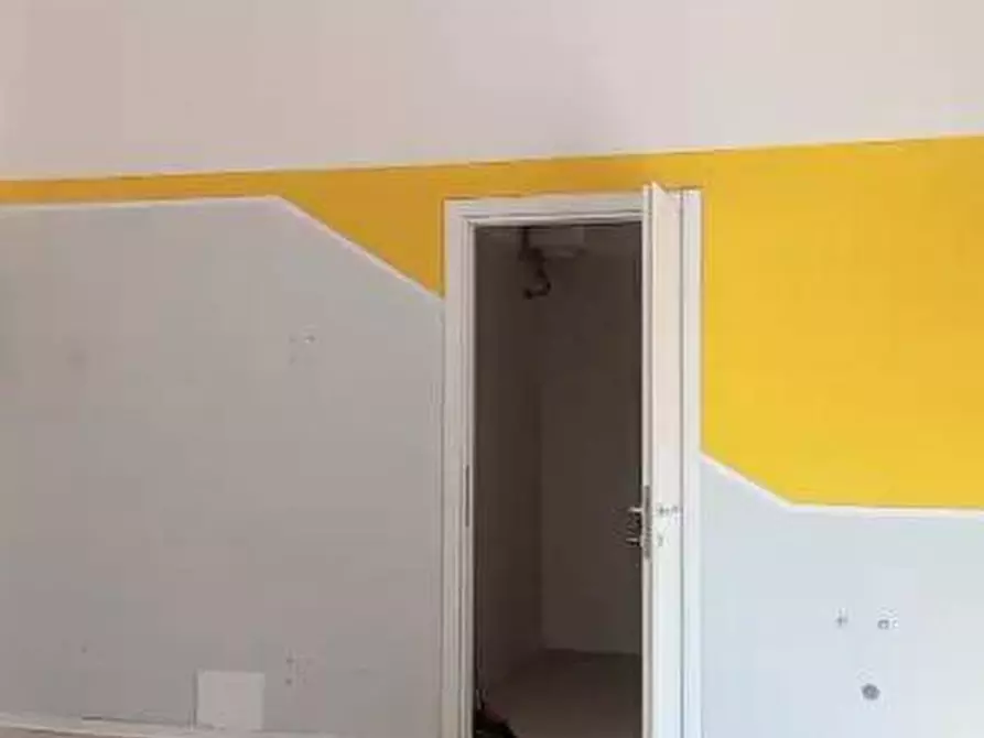Immagine 1 di Attività commerciale in affitto  in Via Luigi Pera 68 a Pisa