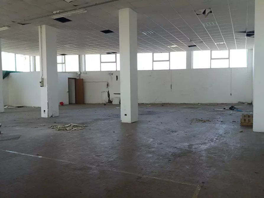 Immagine 4 di Attività commerciale in affitto  in via pietrasantina 5 a San Giuliano Terme