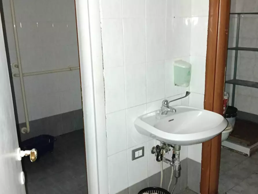 Immagine 12 di Attività commerciale in vendita  in Piazza Grande 10 a Livorno