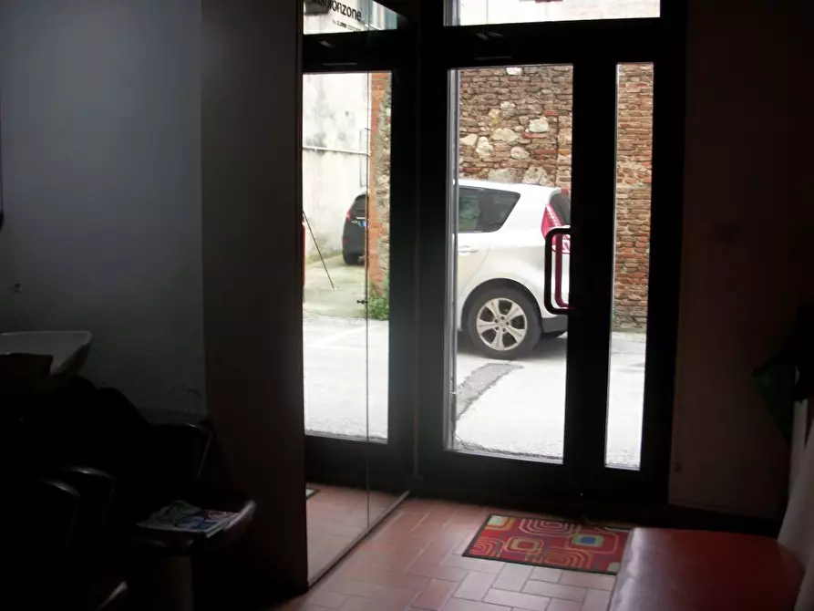 Immagine 2 di Attività commerciale in vendita  in Via Garibaldi 12 a Cascina