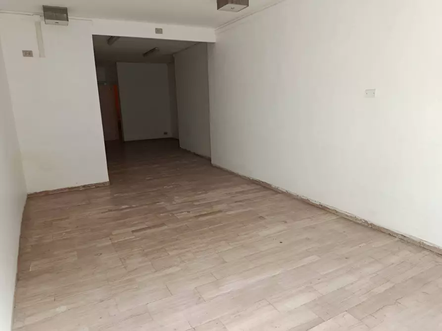 Immagine 3 di Attività commerciale in vendita  in Viale Marconi 5 a Altopascio