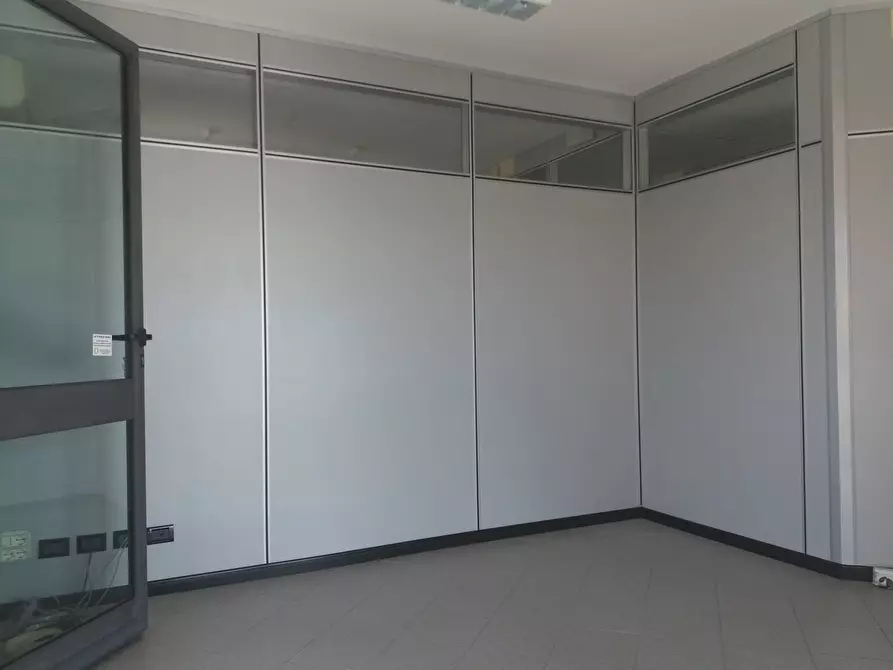 Immagine 8 di Ufficio in vendita  in via lenin - a San Giuliano Terme
