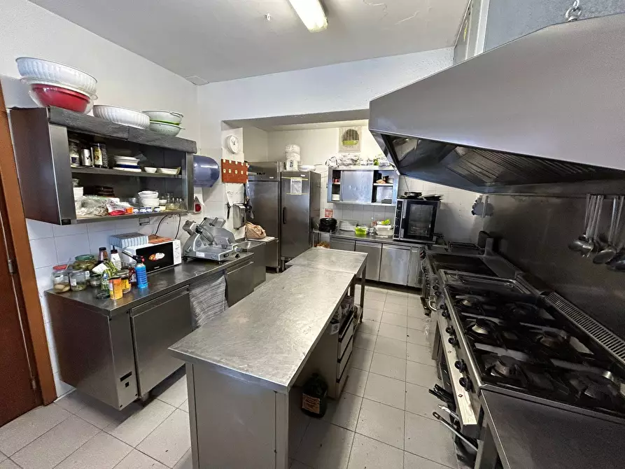 Immagine 9 di Attività commerciale in affitto  in Via Livornese 648 a Pisa