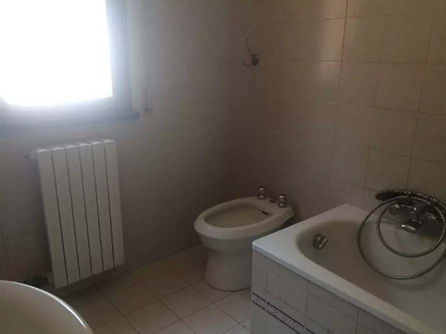 Immagine 8 di Attività commerciale in affitto  in via umberto terracini 22 a Cascina