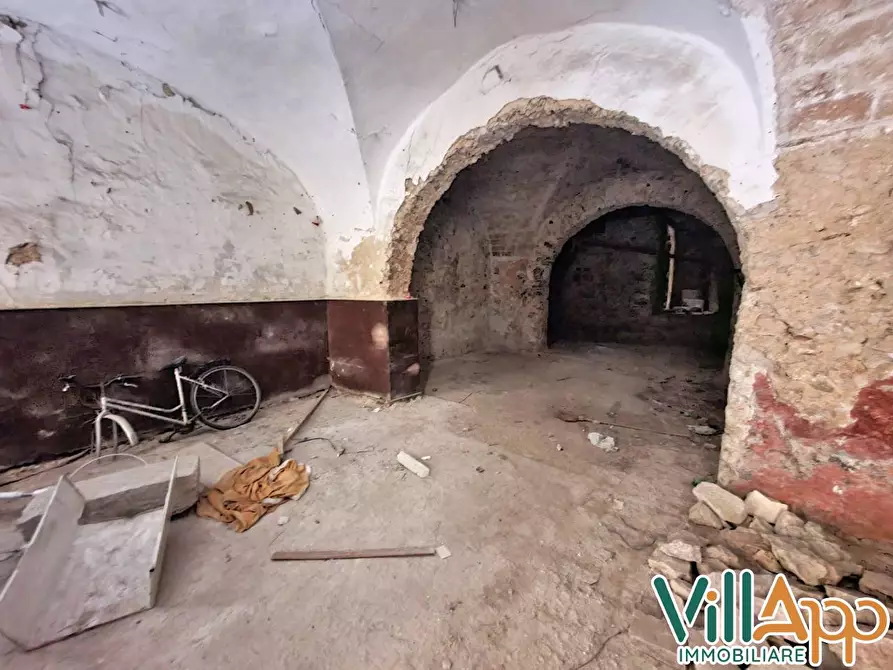 Immagine 4 di Locale commerciale in vendita  in Corso appio claudio 60 a Fondi