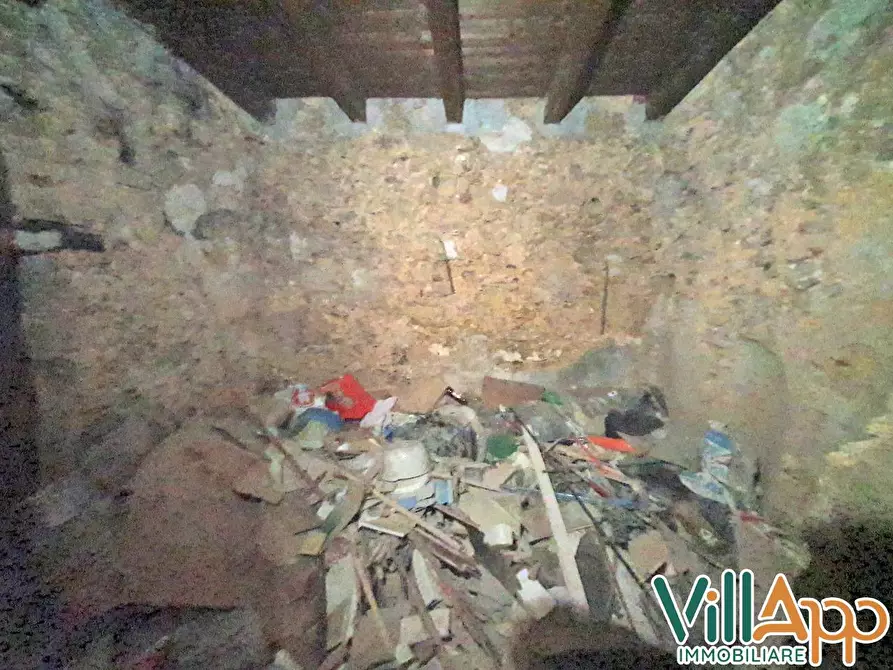 Immagine 8 di Locale commerciale in vendita  in Corso appio claudio 60 a Fondi