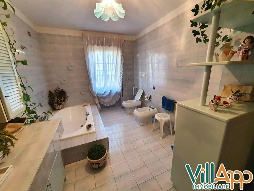 Immagine 23 di Villa in vendita  in Via Provinciale per Lenola 12 a Fondi