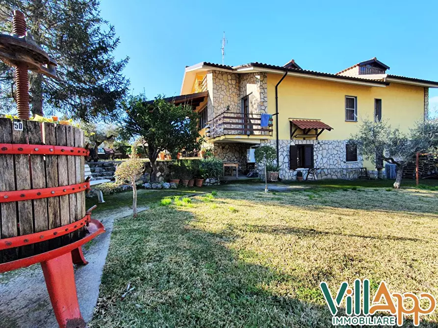 Immagine 29 di Villa in vendita  in Via Provinciale per Lenola 12 a Fondi