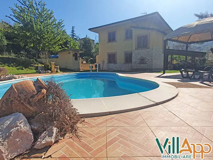 Immagine 1 di Villa in vendita  in Via Vignolo 45 a Lenola