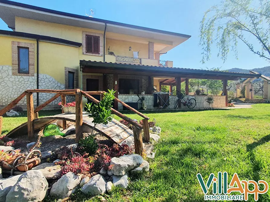 Immagine 1 di Villa in vendita  in Via Vignolo 45 a Lenola