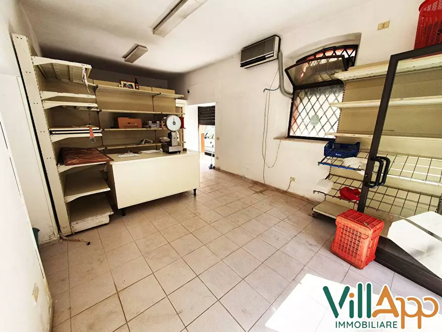 Immagine 6 di Locale commerciale in vendita  in Via Itri 47 a Fondi