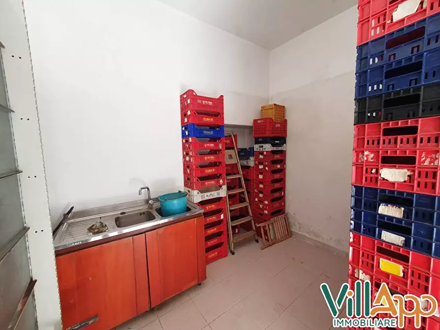 Immagine 7 di Locale commerciale in vendita  in Via Itri 47 a Fondi