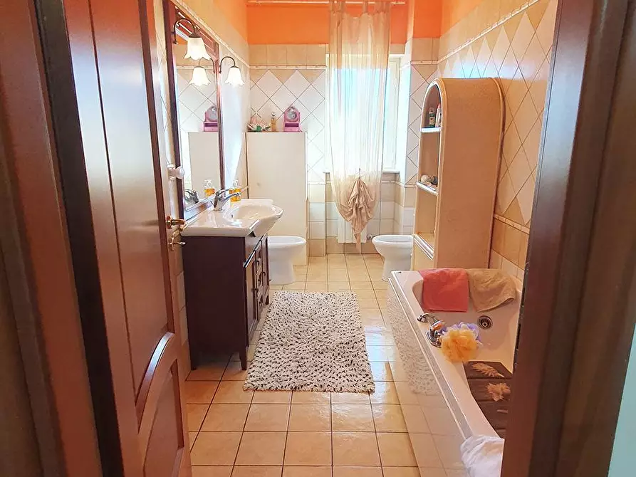 Immagine 15 di Appartamento in vendita  in Via Antonio Canova 32 a Fondi