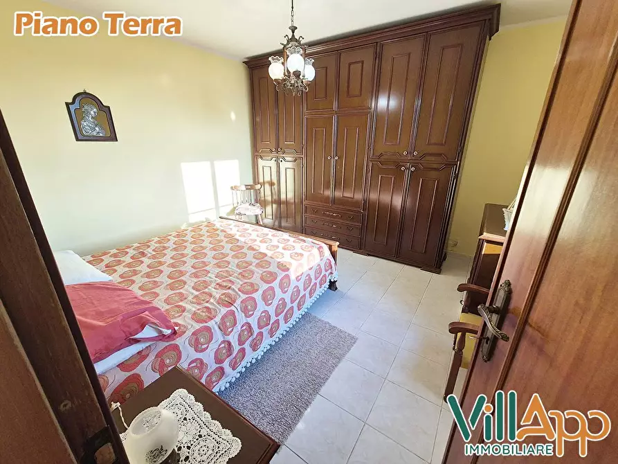 Immagine 39 di Villa in vendita  in Via Molelle 55 a Fondi