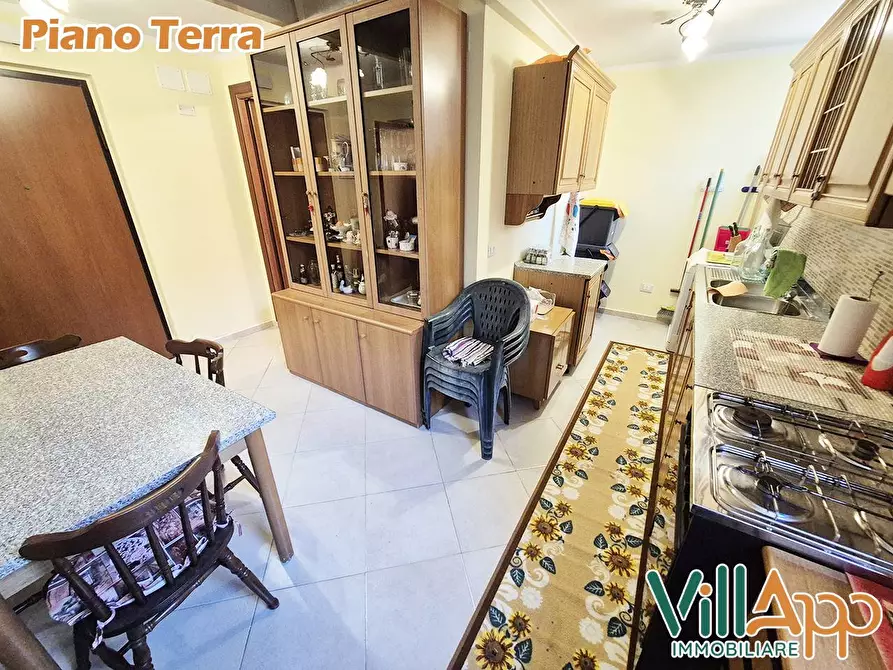 Immagine 42 di Villa in vendita  in Via Molelle 55 a Fondi