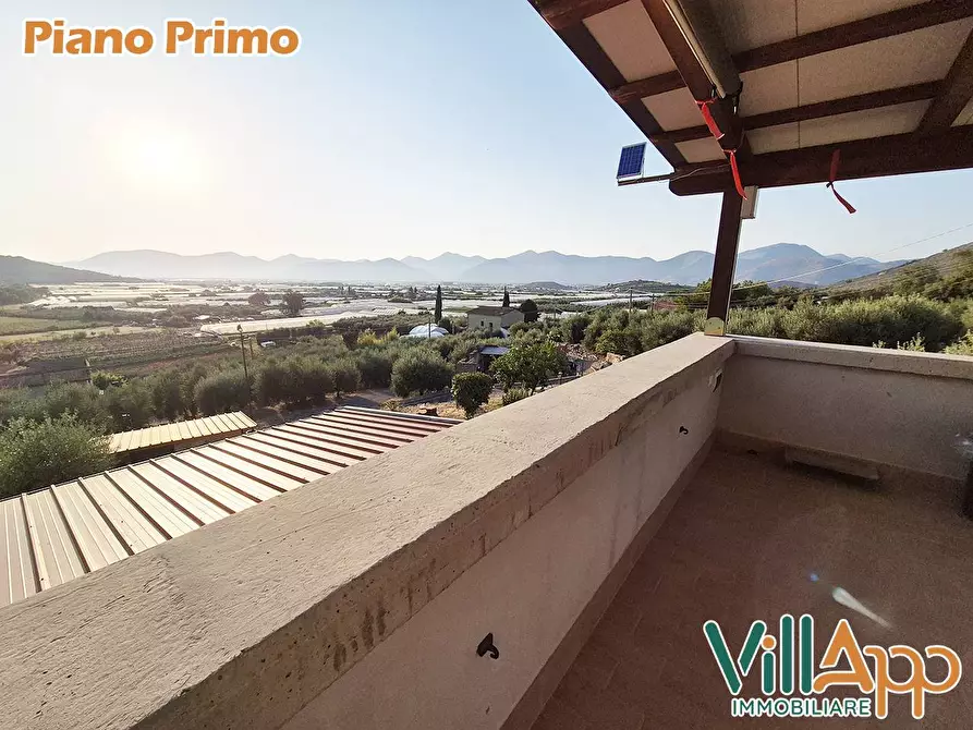 Immagine 32 di Villa in vendita  in Via Molelle 55 a Fondi