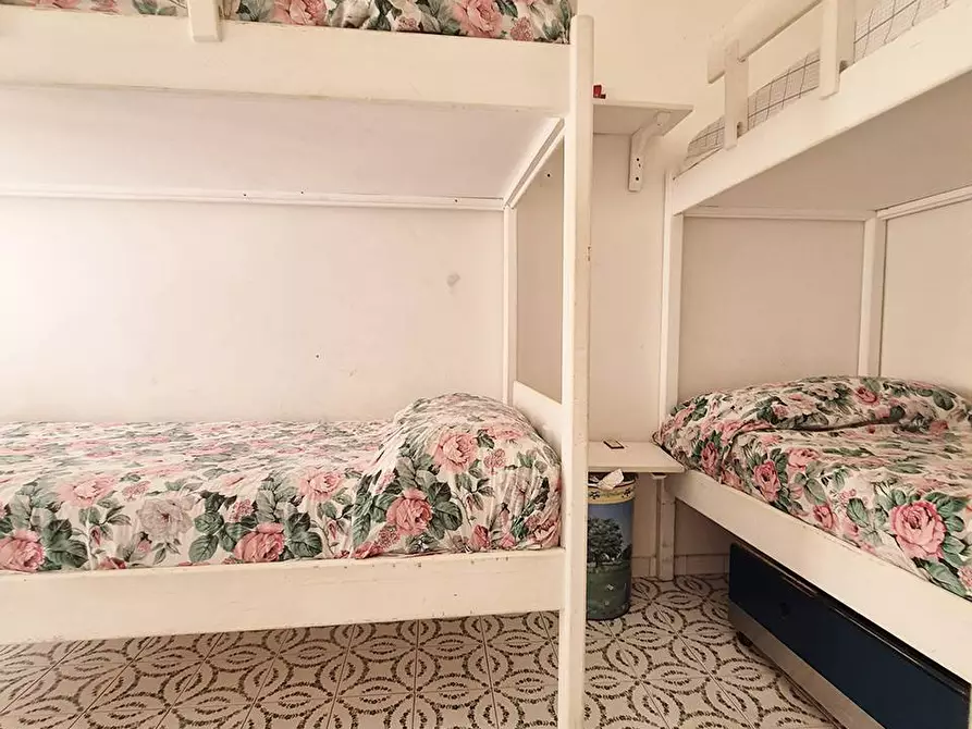 Immagine 41 di Villa in vendita  in Viale delle Rose 15 a Fondi