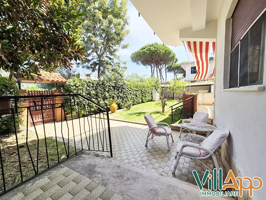 Immagine 30 di Villa in vendita  in Viale delle Rose 15 a Fondi