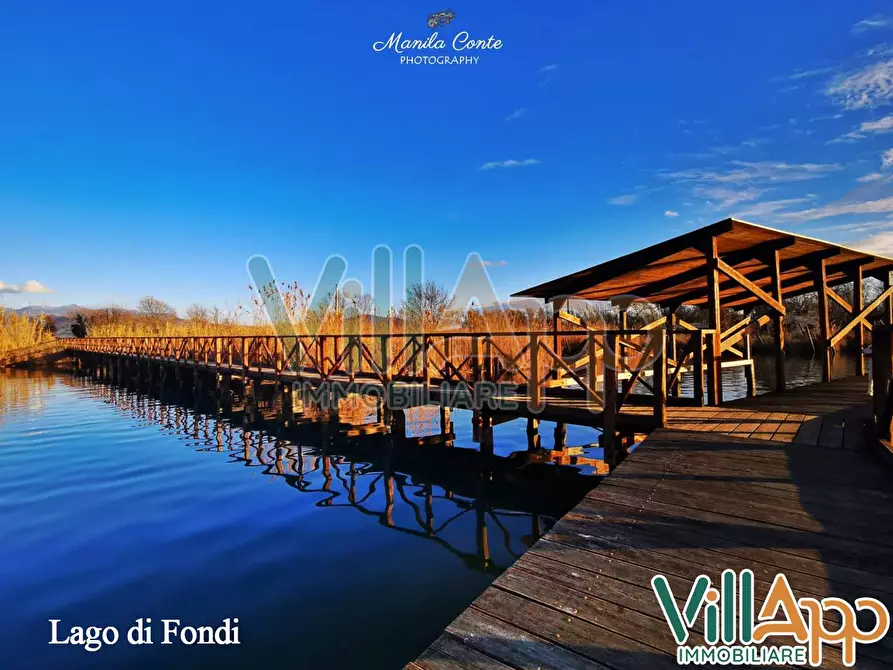 Immagine 43 di Villa in vendita  in Viale delle Rose 15 a Fondi