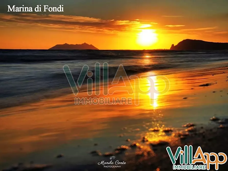 Immagine 44 di Villa in vendita  in Viale delle Rose 15 a Fondi