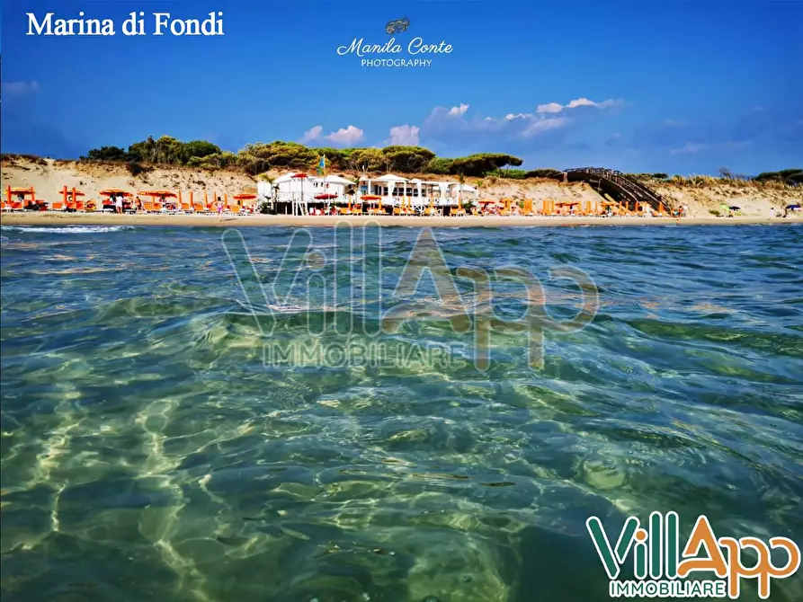 Immagine 45 di Villa in vendita  in Viale delle Rose 15 a Fondi