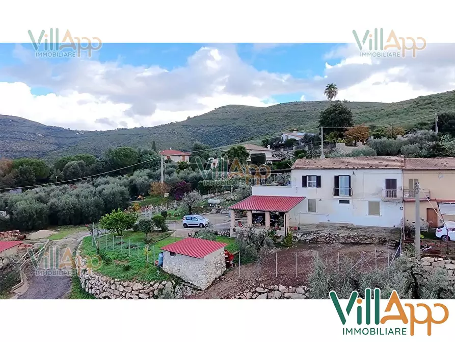 Immagine 1 di Villa in vendita  in Via Molelle 55 a Fondi