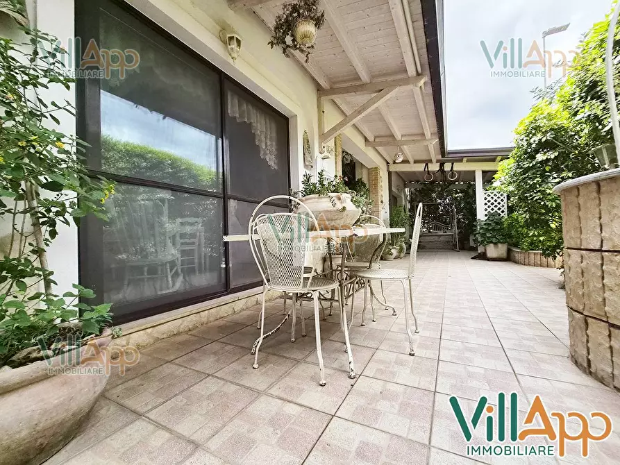 Immagine 19 di Villa in vendita  in Via Malta 20 a Fondi