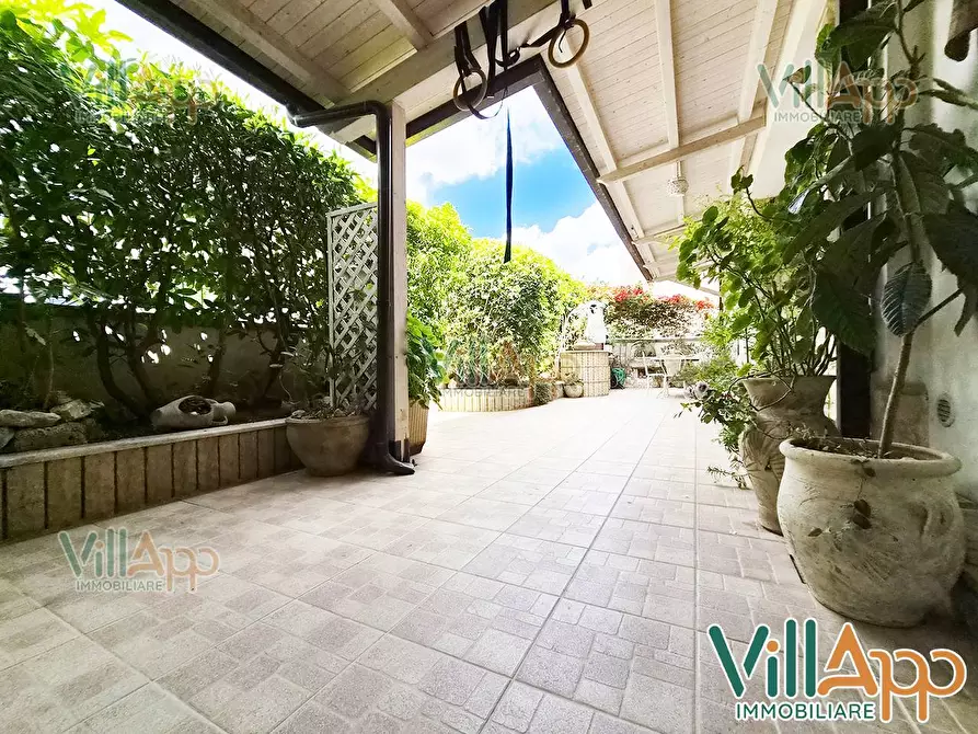 Immagine 22 di Villa in vendita  in Via Malta 20 a Fondi