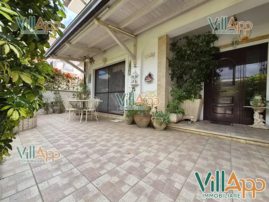Immagine 1 di Villa in vendita  in Via Malta 20 a Fondi