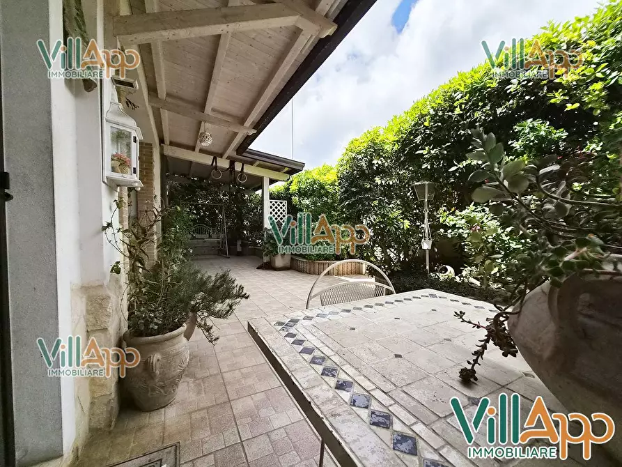 Immagine 23 di Villa in vendita  in Via Malta 20 a Fondi